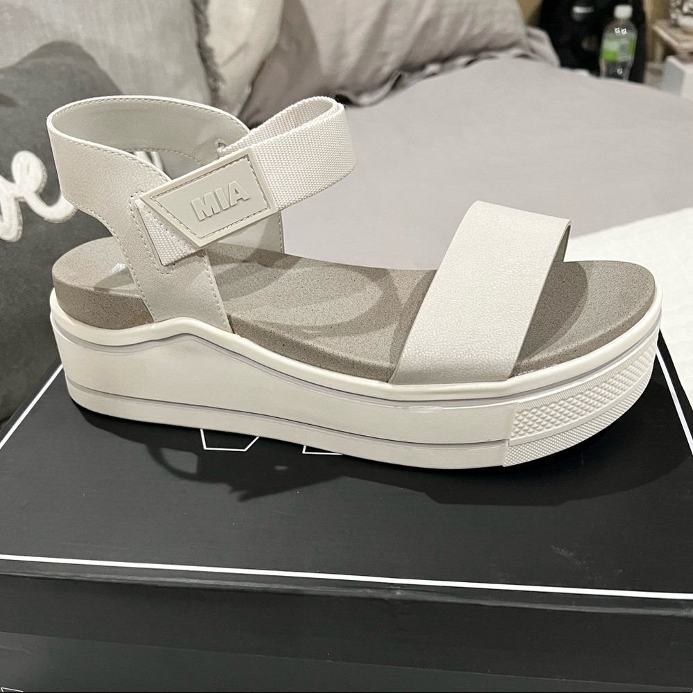 Brand new Mia wedges. Naked feet dupe!